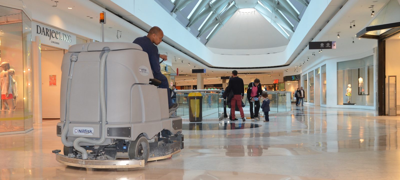 Retail commercial cleaning